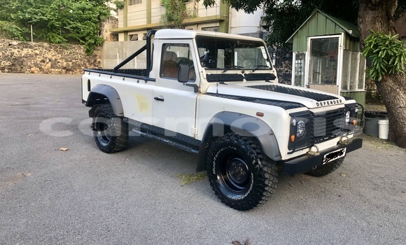 Buy Used Land Rover Defender White Car in Curepipe in Plaines Wilhems District