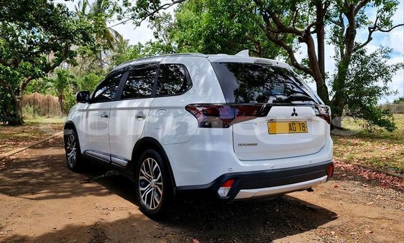 Buy Used Mitsubishi Outlander White Car in Beau Bassin–Rose Hill in Plaines Wilhems District Buy Used Mitsubishi Outlander White Car in Beau Bassin–Rose Hill in Plaines Wilhems District