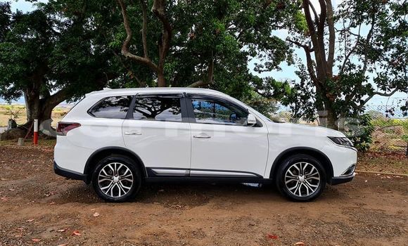 Buy Used Mitsubishi Outlander White Car in Beau Bassin–Rose Hill in Plaines Wilhems District Buy Used Mitsubishi Outlander White Car in Beau Bassin–Rose Hill in Plaines Wilhems District