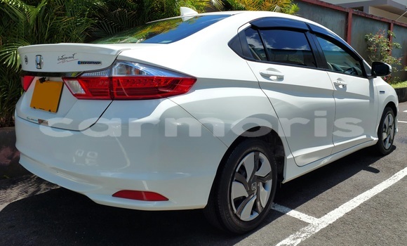 Buy Used Honda Grace White Car in Vacoas–Phoenix in Plaines Wilhems District Buy Used Honda Grace White Car in Vacoas–Phoenix in Plaines Wilhems District