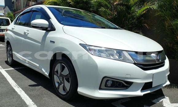 Buy Used Honda Grace White Car in Vacoas–Phoenix in Plaines Wilhems District Buy Used Honda Grace White Car in Vacoas–Phoenix in Plaines Wilhems District