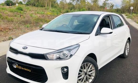 Buy Used Kia Rio White Car in Laventure in Flacq Buy Used Kia Rio White Car in Laventure in Flacq
