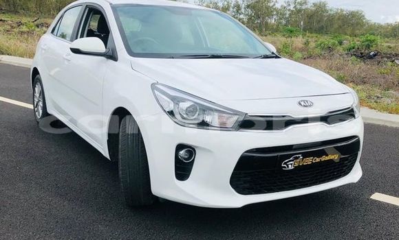 Buy Used Kia Rio White Car in Laventure in Flacq Buy Used Kia Rio White Car in Laventure in Flacq