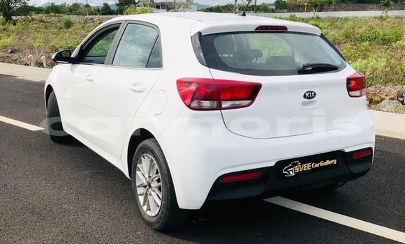 Buy Used Kia Rio White Car in Laventure in Flacq Buy Used Kia Rio White Car in Laventure in Flacq