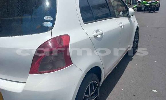Buy Used Toyota Vitz White Car in Baie du Tombeau in Pamplemousses District Buy Used Toyota Vitz White Car in Baie du Tombeau in Pamplemousses District