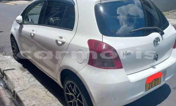 Buy Used Toyota Vitz White Car in Baie du Tombeau in Pamplemousses District Buy Used Toyota Vitz White Car in Baie du Tombeau in Pamplemousses District