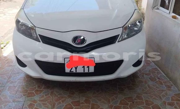 Buy Used Toyota Vitz White Car in Arsenal in Pamplemousses District Buy Used Toyota Vitz White Car in Arsenal in Pamplemousses District