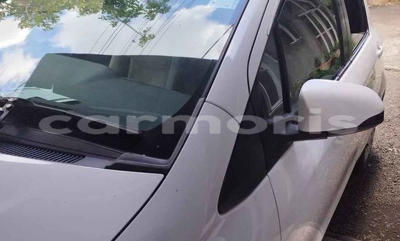 Buy Used Toyota Vitz White Car in Arsenal in Pamplemousses District Buy Used Toyota Vitz White Car in Arsenal in Pamplemousses District