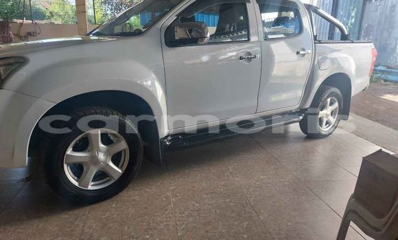 Buy Used Isuzu D–MAX White Car in Baie Malgache in Rodrigues Buy Used Isuzu D–MAX White Car in Baie Malgache in Rodrigues
