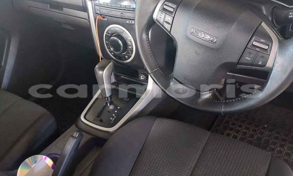 Buy Used Isuzu D–MAX White Car in Baie Malgache in Rodrigues Buy Used Isuzu D–MAX White Car in Baie Malgache in Rodrigues