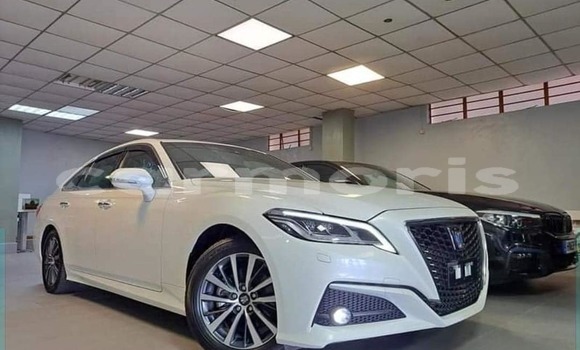 Buy Used Toyota Crown White Car in Arsenal in Pamplemousses District Buy Used Toyota Crown White Car in Arsenal in Pamplemousses District