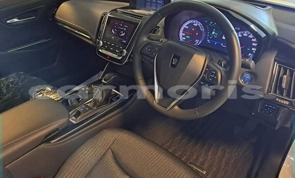 Buy Used Toyota Crown White Car in Arsenal in Pamplemousses District Buy Used Toyota Crown White Car in Arsenal in Pamplemousses District
