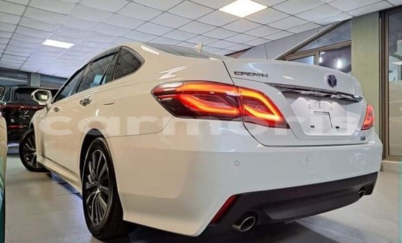 Buy Used Toyota Crown White Car in Arsenal in Pamplemousses District Buy Used Toyota Crown White Car in Arsenal in Pamplemousses District