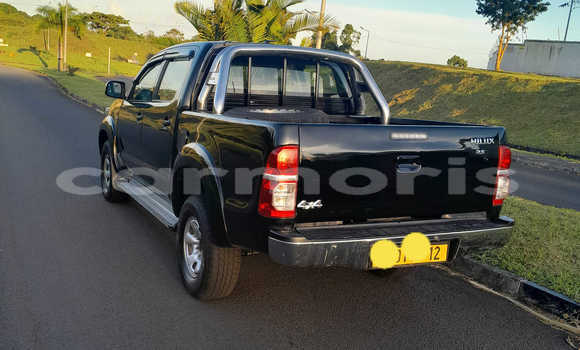 Buy Used Toyota Hilux Black Car in Baie du Tombeau in Pamplemousses District Buy Used Toyota Hilux Black Car in Baie du Tombeau in Pamplemousses District