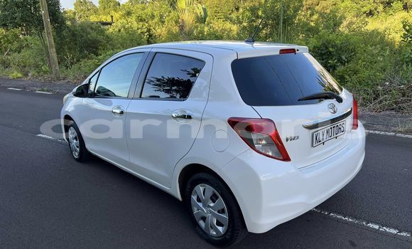 Buy Used Toyota Vitz White Car in Baie du Cap in Savanne District Buy Used Toyota Vitz White Car in Baie du Cap in Savanne District