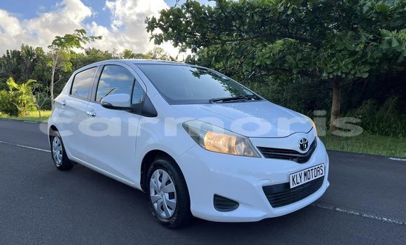Buy Used Toyota Vitz White Car in Baie du Cap in Savanne District Buy Used Toyota Vitz White Car in Baie du Cap in Savanne District