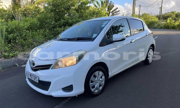 Buy Used Toyota Vitz White Car in Baie du Cap in Savanne District Buy Used Toyota Vitz White Car in Baie du Cap in Savanne District