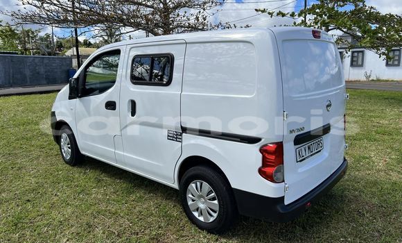 Buy Used Nissan Navara White Car in Arsenal in Pamplemousses District Buy Used Nissan Navara White Car in Arsenal in Pamplemousses District