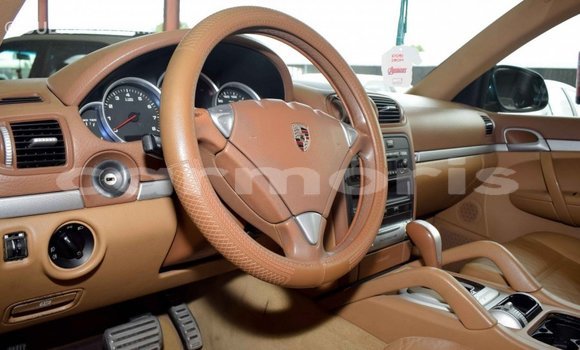 Buy Import Porsche Cayenne Green Car in Import - Dubai in Agalega Islands Buy Import Porsche Cayenne Green Car in Import - Dubai in Agalega Islands