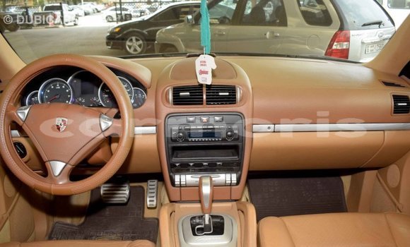 Buy Import Porsche Cayenne Green Car in Import - Dubai in Agalega Islands Buy Import Porsche Cayenne Green Car in Import - Dubai in Agalega Islands