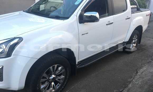 Buy Used Isuzu D–MAX White Car in Anse La Raie in Rivière du Rempart District Buy Used Isuzu D–MAX White Car in Anse La Raie in Rivière du Rempart District