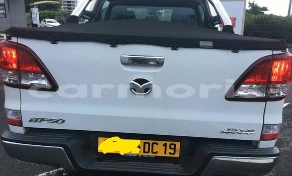 Buy Used Mazda BT-50 White Car in Baie du Cap in Savanne District Buy Used Mazda BT-50 White Car in Baie du Cap in Savanne District
