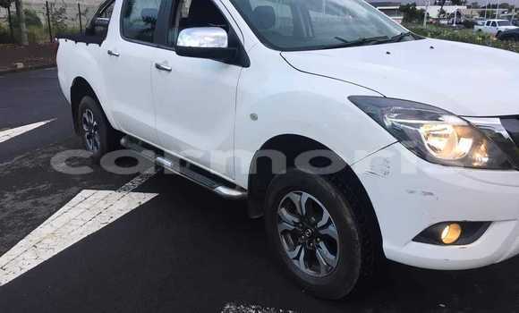 Buy Used Mazda BT-50 White Car in Baie du Cap in Savanne District Buy Used Mazda BT-50 White Car in Baie du Cap in Savanne District