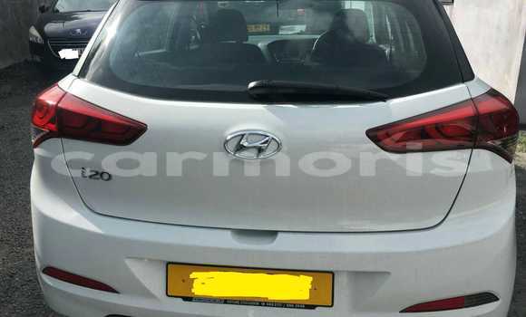 Buy Used Hyundai i20 White Car in Baie du Cap in Savanne District Buy Used Hyundai i20 White Car in Baie du Cap in Savanne District