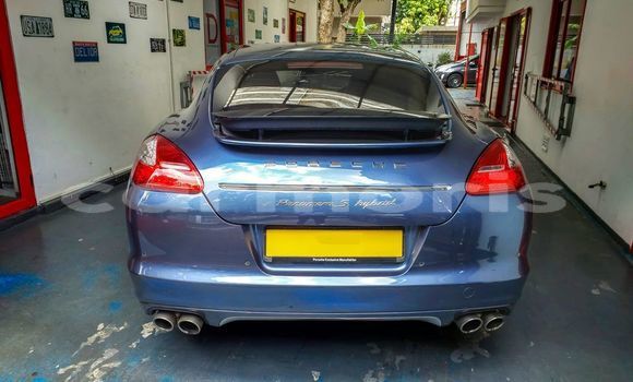 Buy Used Porsche Cayenne Blue Car in Baie du Tombeau in Pamplemousses District Buy Used Porsche Cayenne Blue Car in Baie du Tombeau in Pamplemousses District