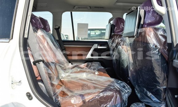 Buy Import Toyota Land Cruiser White Car in Import - Dubai in Agalega Islands Buy Import Toyota Land Cruiser White Car in Import - Dubai in Agalega Islands