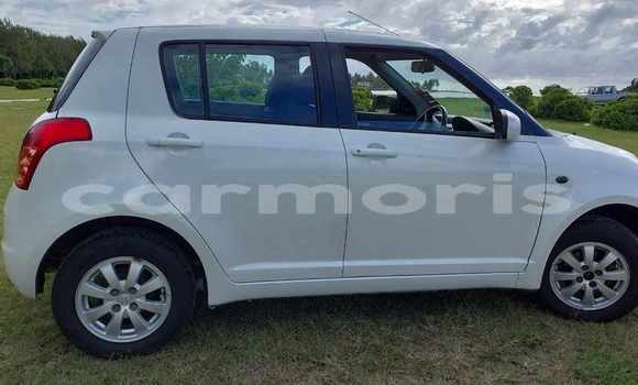 Buy Used Suzuki Swift White Car in Rivière du Rempart in Rivière du Rempart District Buy Used Suzuki Swift White Car in Rivière du Rempart in Rivière du Rempart District