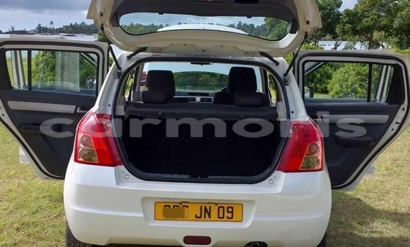 Buy Used Suzuki Swift White Car in Rivière du Rempart in Rivière du Rempart District Buy Used Suzuki Swift White Car in Rivière du Rempart in Rivière du Rempart District