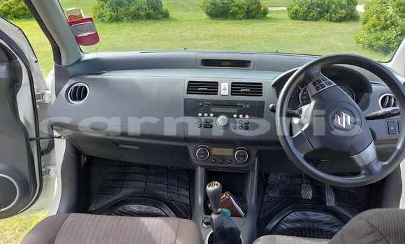 Buy Used Suzuki Swift White Car in Rivière du Rempart in Rivière du Rempart District Buy Used Suzuki Swift White Car in Rivière du Rempart in Rivière du Rempart District