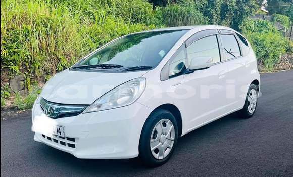 Buy Used Honda fit White Car in Moka in Moka Buy Used Honda fit White Car in Moka in Moka