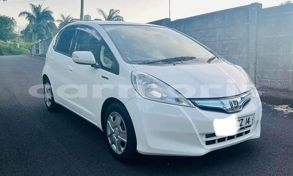 Buy Used Honda fit White Car in Moka in Moka Buy Used Honda fit White Car in Moka in Moka