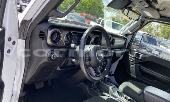Buy Used Jeep Wrangler White Car in Amitié–Gokhoola in Rivière du Rempart District Buy Used Jeep Wrangler White Car in Amitié–Gokhoola in Rivière du Rempart District