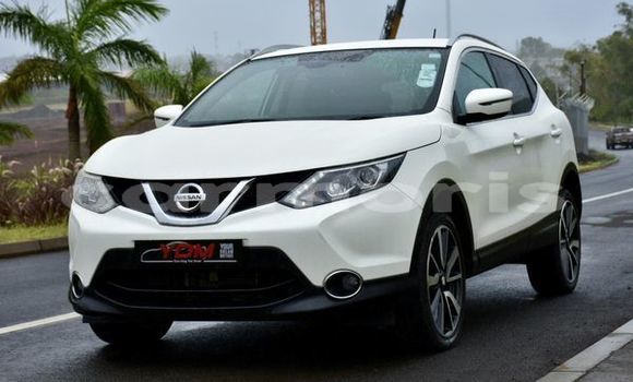 Buy Used Nissan Qashqai White Car in Anse La Raie in Rivière du Rempart District Buy Used Nissan Qashqai White Car in Anse La Raie in Rivière du Rempart District