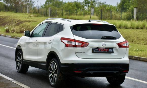 Buy Used Nissan Qashqai White Car in Anse La Raie in Rivière du Rempart District Buy Used Nissan Qashqai White Car in Anse La Raie in Rivière du Rempart District