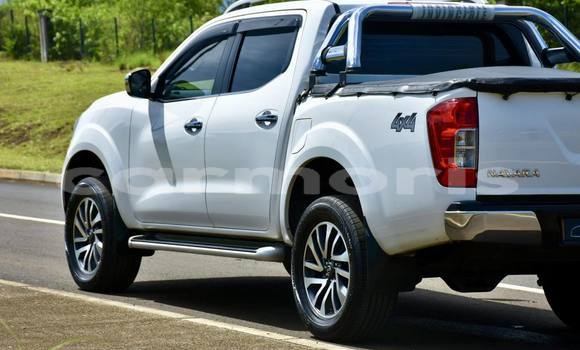 Buy Used Nissan Navara White Car in Arsenal in Pamplemousses District Buy Used Nissan Navara White Car in Arsenal in Pamplemousses District