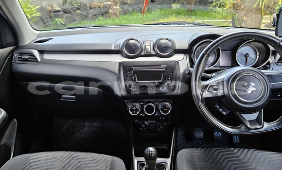 Buy Used Suzuki Swift Silver Car in Rivière du Rempart in Rivière du Rempart District Buy Used Suzuki Swift Silver Car in Rivière du Rempart in Rivière du Rempart District