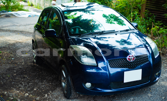 Buy Used Toyota Yaris Blue Car in Central Flacq in Flacq