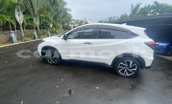 Buy Used Honda vezel White Car in Quatre Bornes in Plaines Wilhems District Buy Used Honda vezel White Car in Quatre Bornes in Plaines Wilhems District