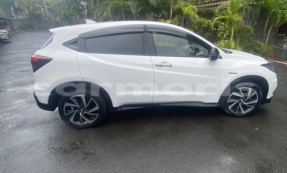 Buy Used Honda vezel White Car in Quatre Bornes in Plaines Wilhems District Buy Used Honda vezel White Car in Quatre Bornes in Plaines Wilhems District
