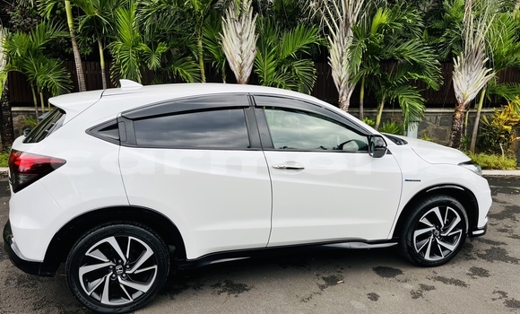 Buy Used Honda vezel White Car in Port Louis in Port Louis District Buy Used Honda vezel White Car in Port Louis in Port Louis District
