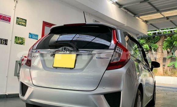 Buy Used Honda fit Other Car in Port Louis in Port Louis District Buy Used Honda fit Other Car in Port Louis in Port Louis District