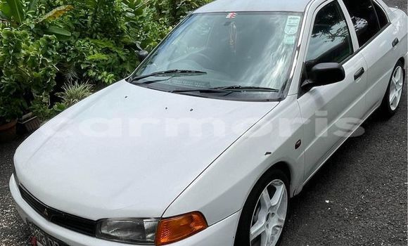 Buy Used Mitsubishi Carisma White Car in Port Louis in Port Louis District