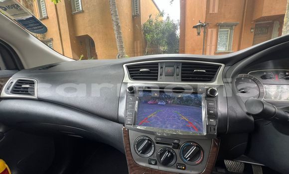 Buy Used Nissan Sentra Blue Car in Baie du Tombeau in Pamplemousses District Buy Used Nissan Sentra Blue Car in Baie du Tombeau in Pamplemousses District