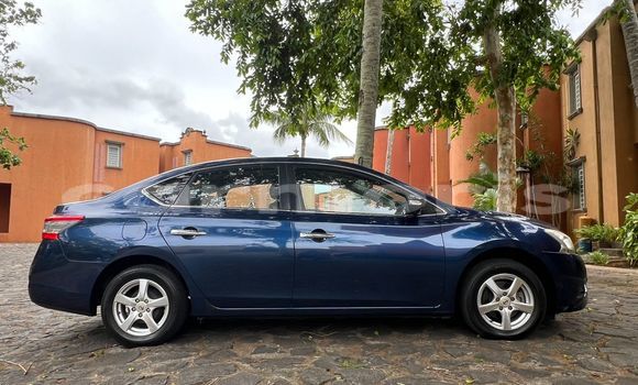 Buy Used Nissan Sentra Blue Car in Baie du Tombeau in Pamplemousses District Buy Used Nissan Sentra Blue Car in Baie du Tombeau in Pamplemousses District