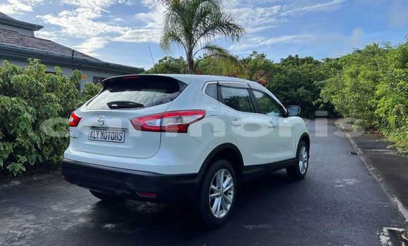 Buy Used Nissan Qashqai White Car in Arsenal in Pamplemousses District Buy Used Nissan Qashqai White Car in Arsenal in Pamplemousses District