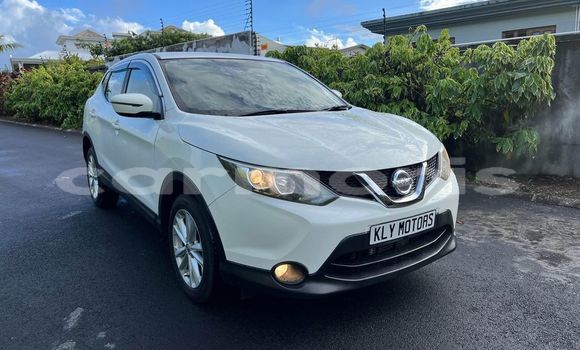 Buy Used Nissan Qashqai White Car in Arsenal in Pamplemousses District Buy Used Nissan Qashqai White Car in Arsenal in Pamplemousses District